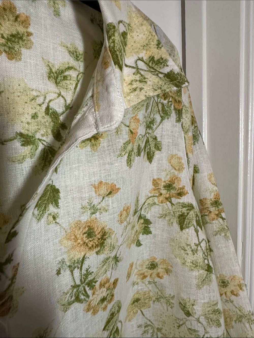 Laura Ashley Cream Linen Floral Blouse with Yellow Roses and Green Foliage 0016 - Picture 4 of 6